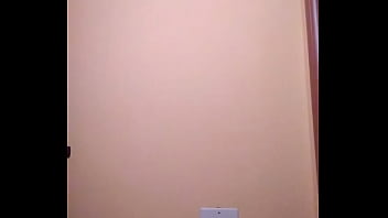 Preview 4 of Femdom Cleanup Bi - Io casalingo voglioso faccio le pulizie,  spolvero e mi masturbo nudo.