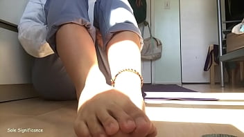 Preview 2 of Wamiqa Gabbi Porn Videos - Dancer&#039_s Wrinkled Soles