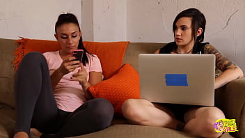 Preview 1 of Naruto Hntai - After working on her laptop this punk lesbian had sex with her super beautiful girlfriend