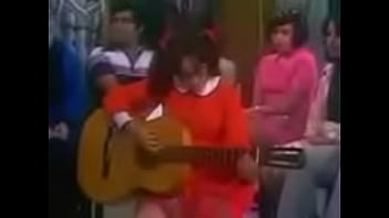 Preview 1 of Abigail Mac Cock - La chilindrina tocando guitarra