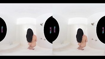 Preview 1 of Beeg Xet Viet - VRALLURE Beautiful Jade Baker masturbates in the bath