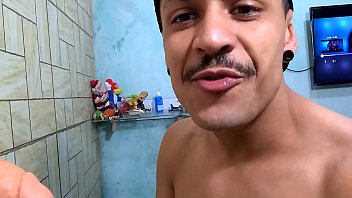 Preview 1 of Girls Sperm Xxx - YOUTUBER ENSINANDO COMO CHUPAR UM PAU