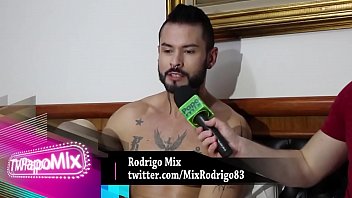 Preview 3 of Handjob Seduces - #Suite69 -  Rodrigo Mix faz stripper especial durante entrevista ao PapoMix - Parte 2 - WhatsApp PapoMix (11) 94779-1519
