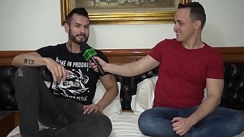 Preview 1 of Handjob Seduces - #Suite69 -  Rodrigo Mix faz stripper especial durante entrevista ao PapoMix - Parte 2 - WhatsApp PapoMix (11) 94779-1519