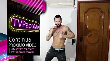 Preview 4 of Handjob Seduces - #Suite69 -  Rodrigo Mix faz stripper especial durante entrevista ao PapoMix - Parte 2 - WhatsApp PapoMix (11) 94779-1519