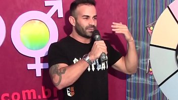Preview 3 of Mom Famale - #TBTPapoMix - Ator Porn&ocirc_ Brenno Santiago no PapoMix - entrevista exibida em julho de 2015 - Parte 1 - WhtasApp PapoMix (11) 94779-1519