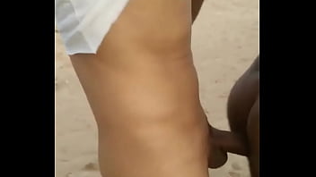 Preview 3 of Boy Sucking Girl Vagina - Transando na praia