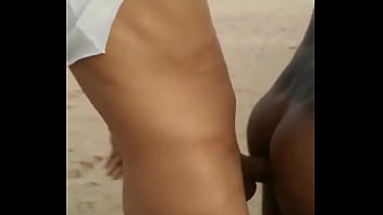 Preview 4 of Boy Sucking Girl Vagina - Transando na praia