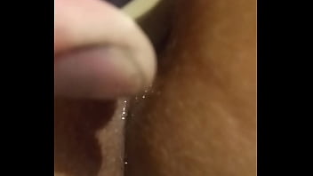 Preview 2 of Oipnpnzxo - Socando um plug no cu da casada