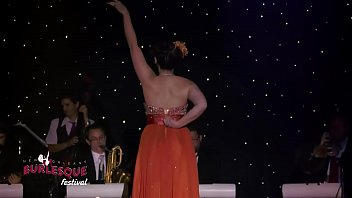 Preview 2 of Kriss0leoo - Renee Holiday Very Sensuas Dance