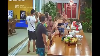 Preview 4 of New Shemale - De F&eacute_rias Com o Ex Brasil 4x03