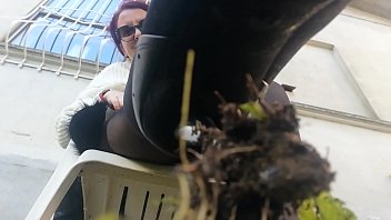 Preview 3 of Fuck Pizza - Giornate veramente piovose rendono le mie scarpe con il tacco molto sporche: vuoi leccarle tutte?