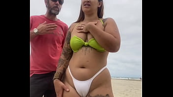 Preview 4 of Jada Fire Vs Mike Adriano - O VENDEDOR DE QUEIJO N&Atilde_O PARAVA DE OLHA PRA MINHA BUCETA NA PRAIA
