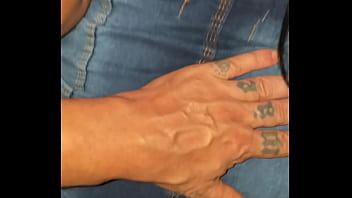 Preview 2 of Very Oily Cock - Alice na festinha bem loukinha sem calcinha deu po amiguinho do namo na frente de todos