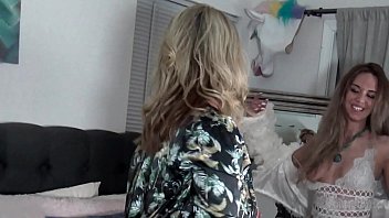 Preview 1 of Xxxi Vidoe Hd - Hot amateur swingers toying and eating pussy on camera