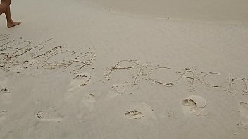 Preview 3 of Feet 4d - Fui da um rol&ecirc_ na praia e achei uma piroca gostosa  para foder e acabei bebendo leitinho .veja mais em xv red