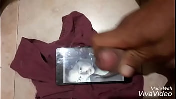 Preview 1 of Girl And Fucks Animals - Cumtribute a la foto de la esposa de un amigo que me lo pidi&oacute_