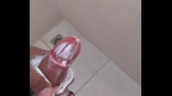 Preview 4 of School Girl In Rood - En el ba&ntilde_o