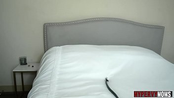 Preview 1 of Pani Zad - Amber Chase This Stepmom Love Sucking