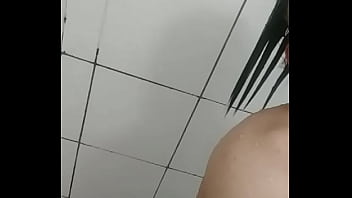 Preview 4 of Sunny Leone Xxx Gif Video - Mostrando a bundinha no banho