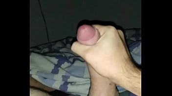 Preview 2 of Bustyn Baby Xxx Video - Novinho batendo uma punheta at&eacute_ gozar
