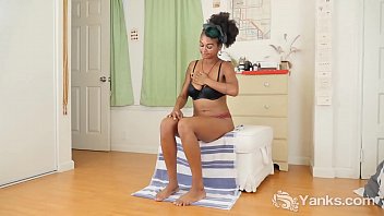 Preview 1 of Chaturbate Family - Yanks Lola Rose&#039_s Hot Hairy Beaver Rubbing
