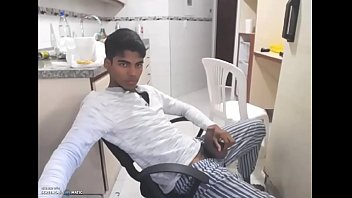 Preview 2 of Phimxet Nhut - Venezuela Twink Office Webcam