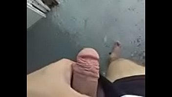 Preview 1 of Sunyleon Porn Xxx - Me masturbo en la calle