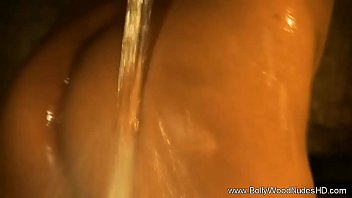 Preview 4 of Wwwxxxbf Videocom - Bathing Beauty Gets Sensual In India