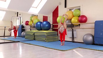 Preview 1 of Sex Xxx Mam - Dora Tornaszkova nude splits and bridges