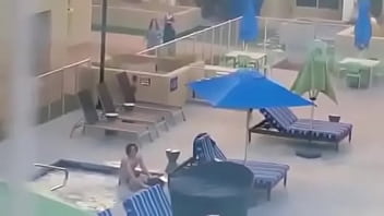 Preview 4 of Facesitting Pawg - Flagra casal fudendo na piscina de casa