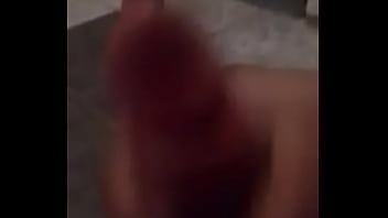 Preview 3 of Maa Wxq - Novinho Tocando Uma no Ch&atilde_o do Banheiro