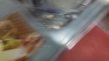 Preview 1 of Teen Latina Gags On Dildo - Como fazer cachorro quente mesmo sendo um pobre fodido