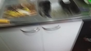 Preview 4 of Teen Latina Gags On Dildo - Como fazer cachorro quente mesmo sendo um pobre fodido