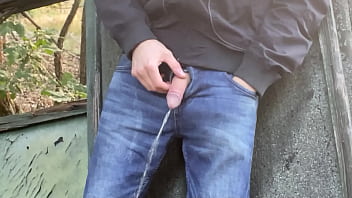 Preview 2 of Brezzsex - Pissen im Wald