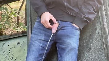 Preview 3 of Brezzsex - Pissen im Wald