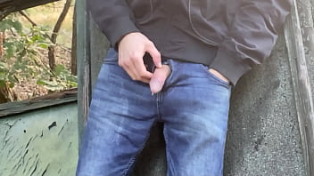 Preview 1 of Brezzsex - Pissen im Wald