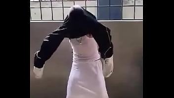 Preview 2 of Lun Com Girl Sexy Sec Com - Joven Masturbandose riesgosamente en aula de clases  (Termina caliente)