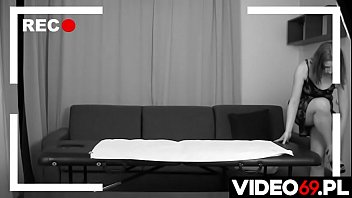 Preview 1 of Lesbian Groping Massage - Polskie porno - Masażysta pomaga gorącej dziewczynie