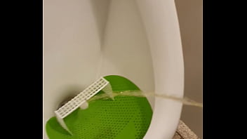 Preview 4 of Delivaery Sex - Tor pissen