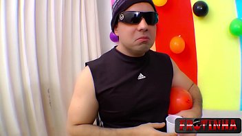 Preview 1 of Sunny Leonel Xxx Vidieo - Delicia que mama muito d&aacute_ um presente pro convidado da festa - Frotinha Porn Star