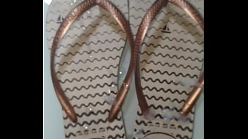 Preview 3 of Sister Bor Sex - Gozando na havaianas da namorada