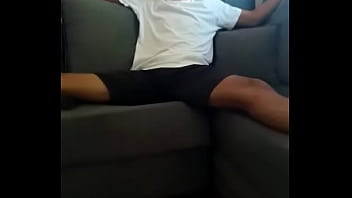Preview 3 of Saudi Arabiaxxx - gostoso de perna aberta no sof&aacute_ de pau duro fodase
