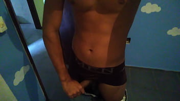 Preview 3 of Xxzz Taomis - Moreno dotado  batendo punheta pensando coroa casada..