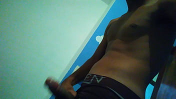 Preview 1 of Xxzz Taomis - Moreno dotado  batendo punheta pensando coroa casada..