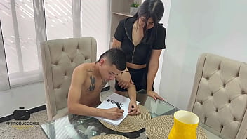 Preview 1 of Miya Khalifa New Xxx - Ayudando a mi hermanastra con su tarea de sexolog&iacute_a.