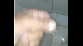 Preview 1 of Xhamster Games - Hetero com Muito tes&atilde_o no Chuveiro (parte2)