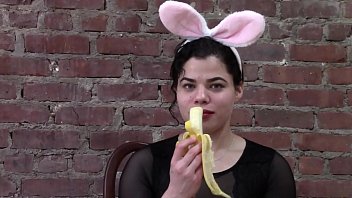 Preview 2 of Joe Blowjob - Roxy Loves Banana