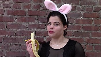 Preview 3 of Joe Blowjob - Roxy Loves Banana