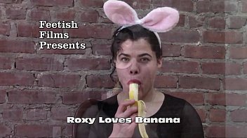 Preview 1 of Joe Blowjob - Roxy Loves Banana